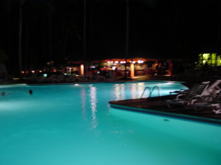 Pool bei Nacht