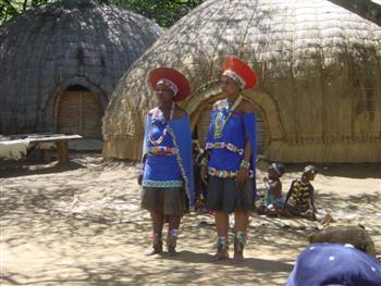 Zulu Frauen in traditioneller Kleidung