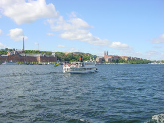 Dampfer mit Stockholm im Hintergrund