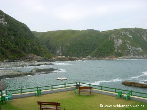 Aussicht vom Besucherzentrum auf Storms River Mouth